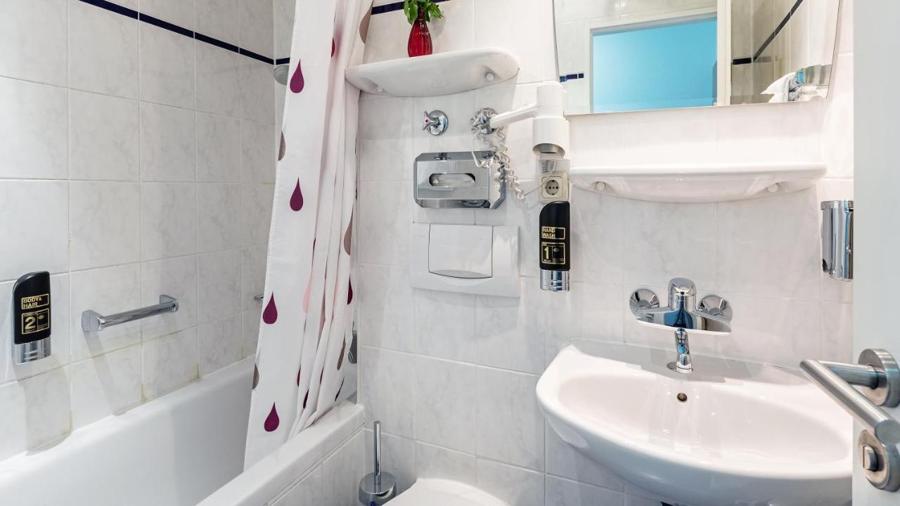 Hotel Wallis Мюнхен Екстериор снимка